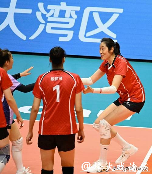朱婷率河南女排3-0北京女排 全运会小组赛五连胜 朱婷率河南女排3-0北京女排 全运会小组赛五连胜