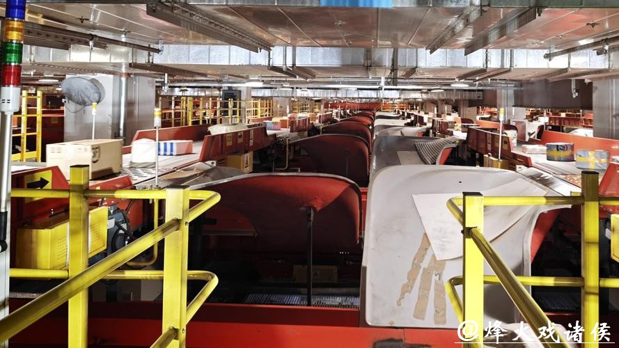 您的年味包裹如何快速抵达?跟随记者感受转运中心里的“智慧力量” 您的年味包裹如何快速抵达?跟随记者感受转运中心里的“智慧力量”