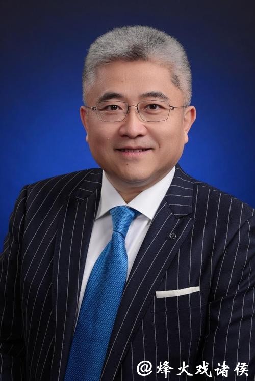 奔驰中国宣布人事调整：销售公司总裁兼首席执行官段建军因个人原因离职，李德思接任